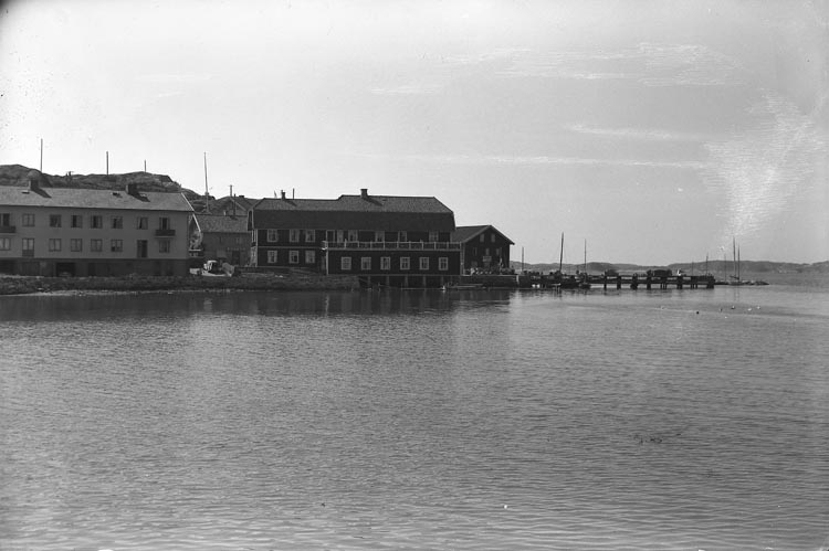 Enligt fotografens noteringar: "Från utflykten Morlanda. Ellös. 1953."