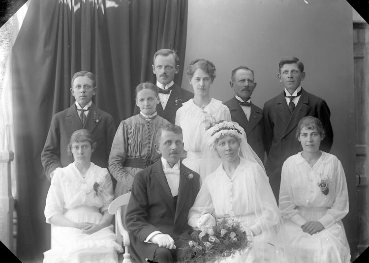 Enligt fotografens journal nr 4 1918-1922: "Stenborg, Med familj Här".