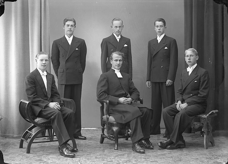 Enligt fotografens journal nr 6 1930-1943: "Rhedin, Pastor Privat Konfirm. Här".