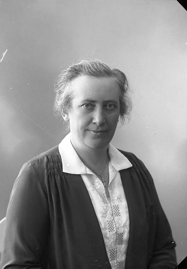 Enligt fotografens journal nr 5 1923-1929: "Johnsson, Fru Ida Gällstad".