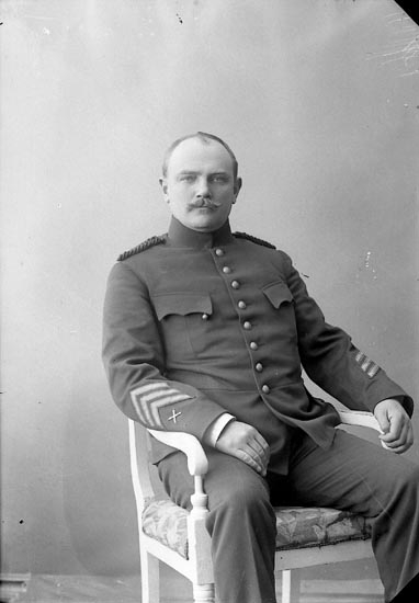 Enligt fotografens journal nr 2 1909-1915: "Järn, E. Styckjunkare".