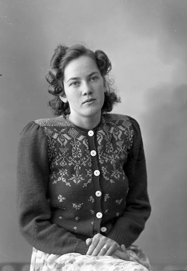 Enligt fotografens journal nr 7 1944-1950: "Andersson, Fr. Ann-Marie St. Höga".