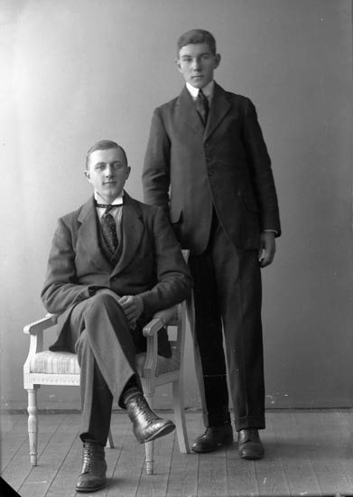 Enligt fotografens journal nr 4 1918-1922: "Thorsson, Erik Stenung Här".