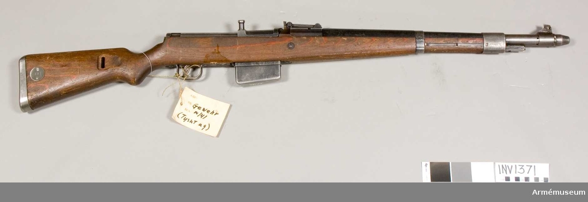 Gevär m/1941 (G 41), halvautomatiskt, Tyskland.
Består av: 1 gevär, 1 gevärsrem.