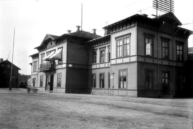 Enligt tidigare notering: "Herrljungabanans station."