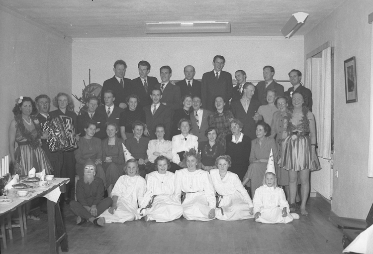 Text till bilden: "Kirudds Fabrik. Personalfest. Folkets Hus A-sak. 1949.12.10"












i
