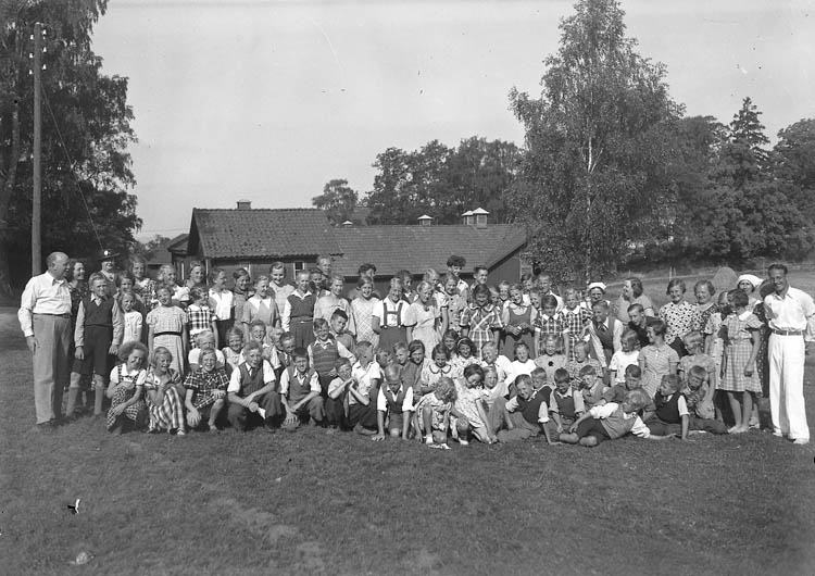 Text till bilden:"Ungdomar på IOGT läger".