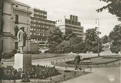 Oslo. Nationaltheatret, Odd Fellow og Torstedgården.