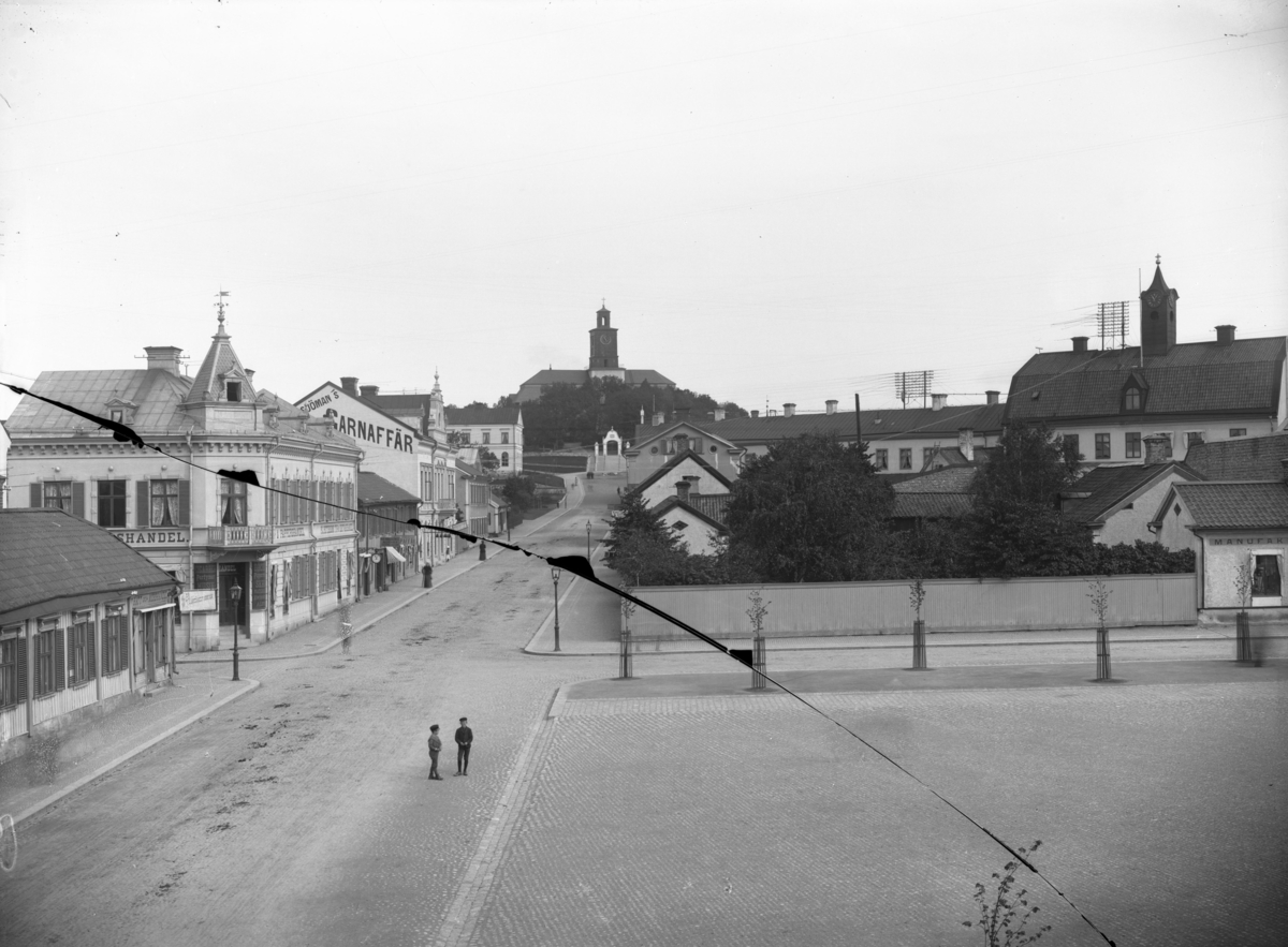 Stora torget, Kyrkogatan och Torggatan, Enköping, vy från sydväst, troligen 1902