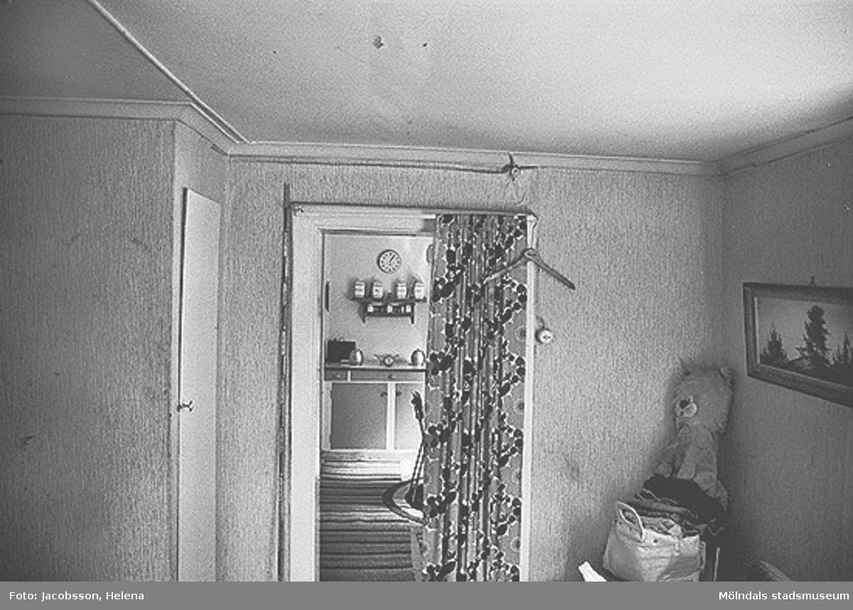 Interiörbild i bostadshus på Roten M 37 i Mölndals Kvarnby, 1972.