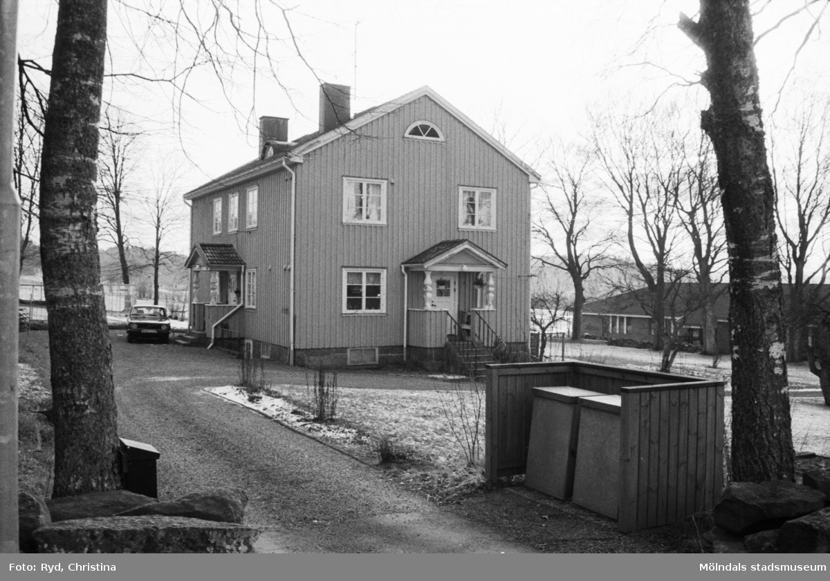Kyrkskolans lärarebostad, väster om Sinntorpsskolan i Lindome, 1991.