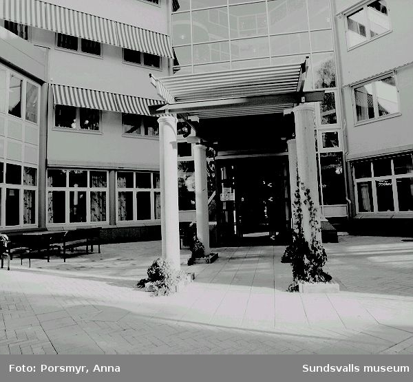 Folksams kontorsbyggnad, kv. Badhuset 1. Byggnaden, ritad av Sten Imberg och Eva Berg, White Coordinator Arkitekter, var inflyttningsklar 1991.