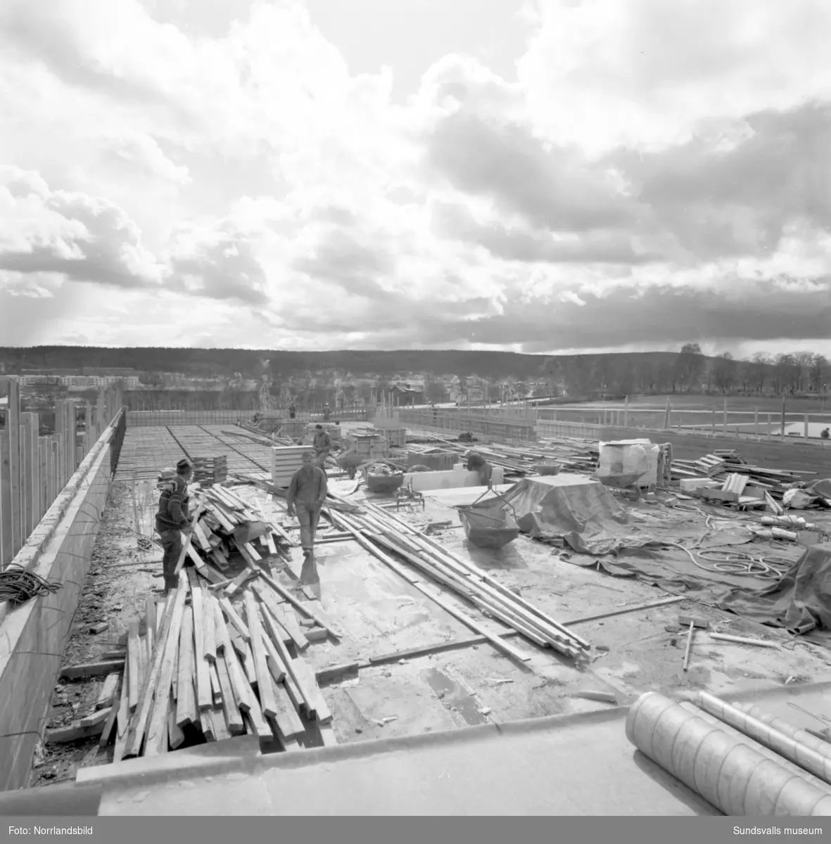 En Serie Bilder Från Bygget Av Tekniska Läroverket På Västermalm På Första Bilden Syns även Det 