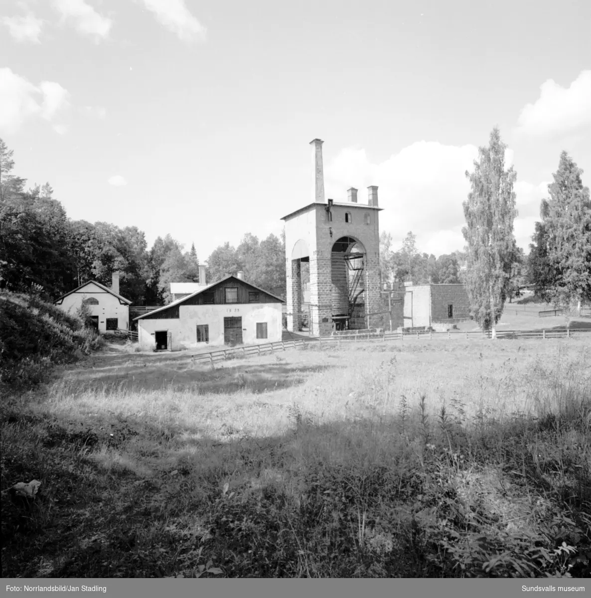 Exteriörbilder på Galtströms bruk i Njurunda. Galtströms bruk var verksamt från 1672 till 1918.