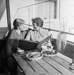 Liv Ullmann med mor.