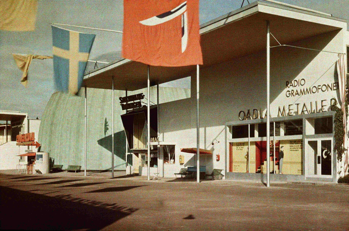 Hall 9: Oädla metaller och musikinstrument. Arkitekter: Gunnar Asplund, Nils Einar Eriksson och ingenjör B. Ahlström.
Stockholmsutställningen 1930