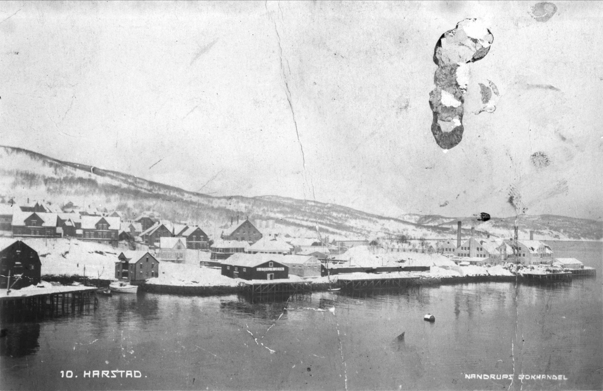 Postkort med motiv fra Hamnneset, fotografert fra Harstadsjøen.