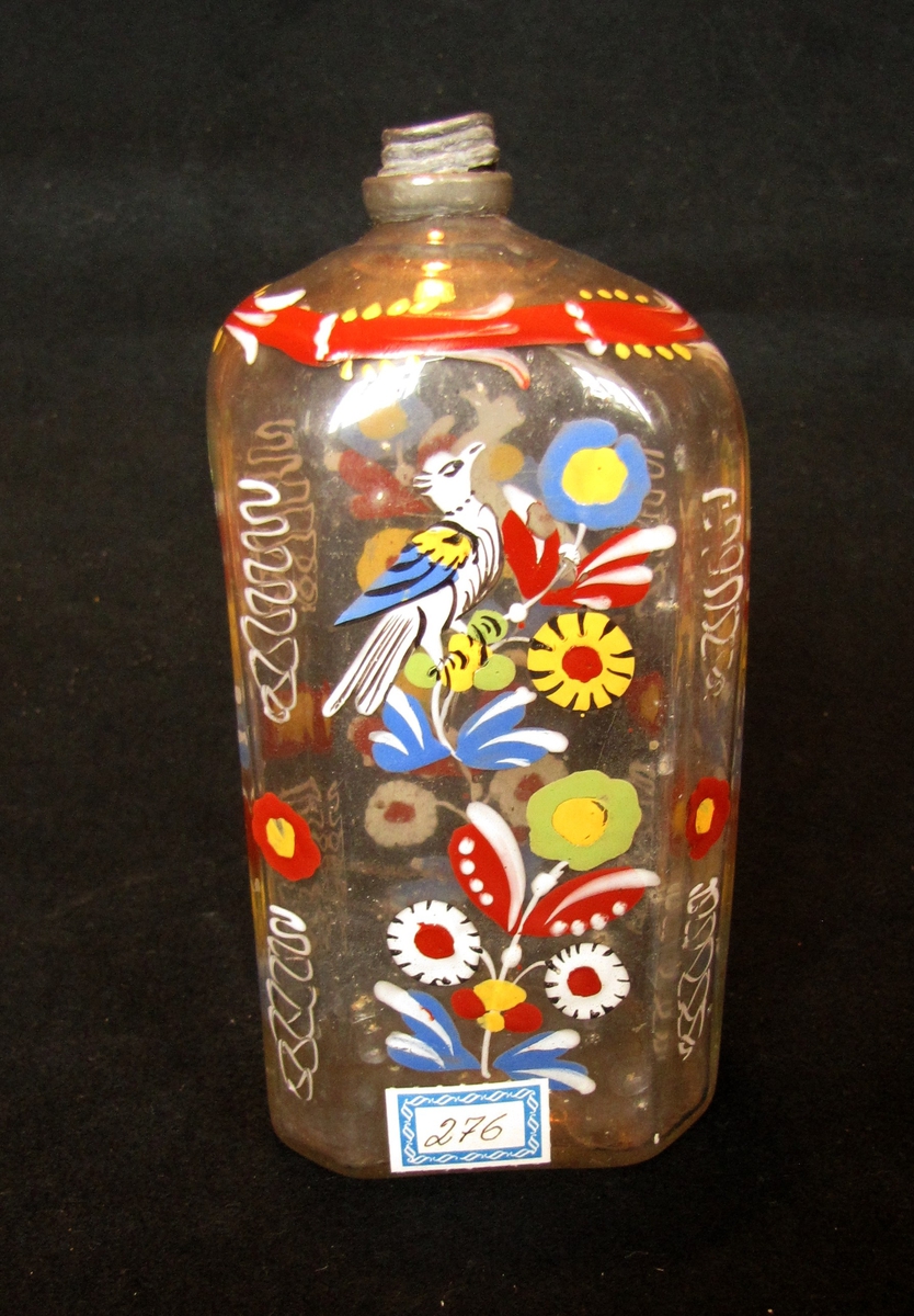 Flaska i vitt glas. Transparant glas med målade fåglar och växter.

Neg. 1136


Se kulturen 1953 s. 146, 176.