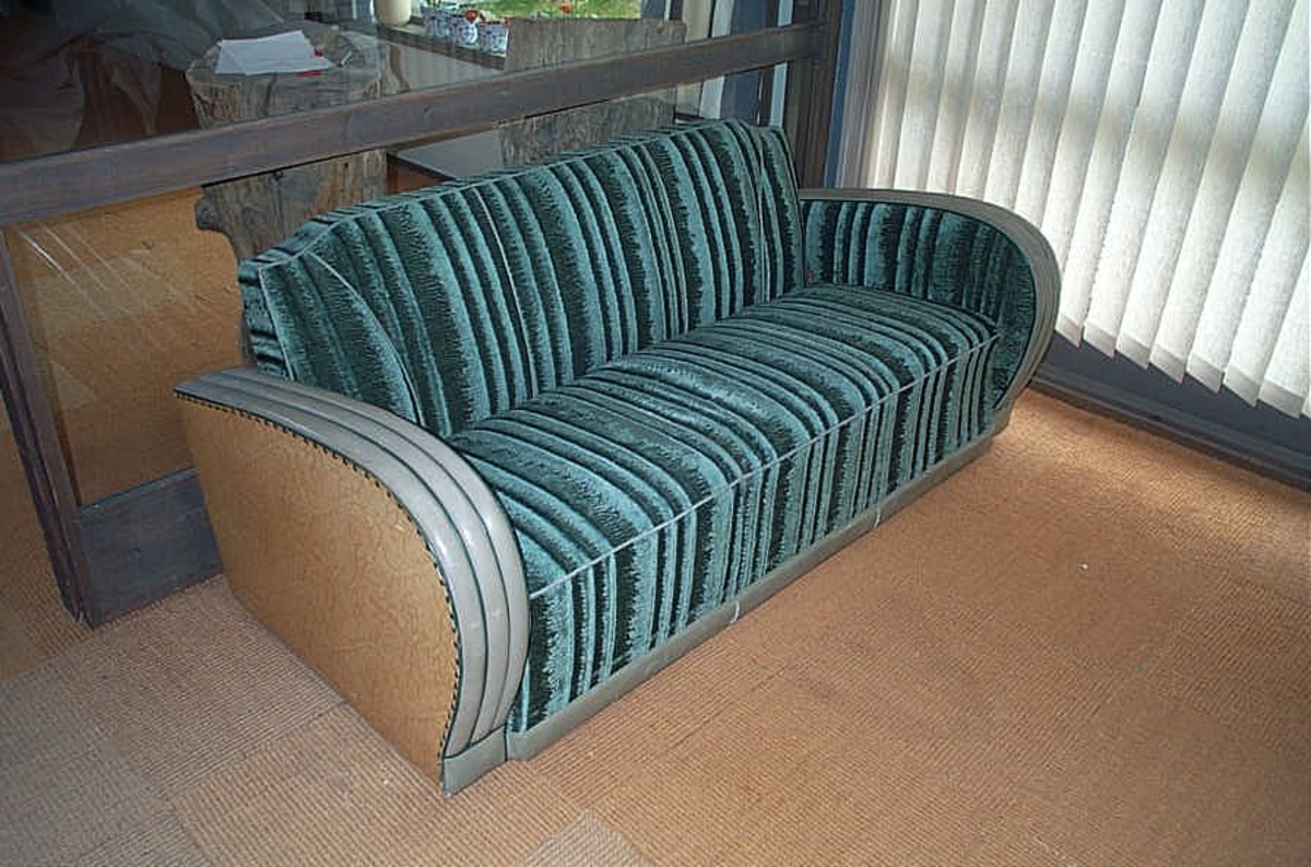 Form: Art deco stil
DHS.31269/sofa høyrer saman med DHS.31268/2 lenestolar.