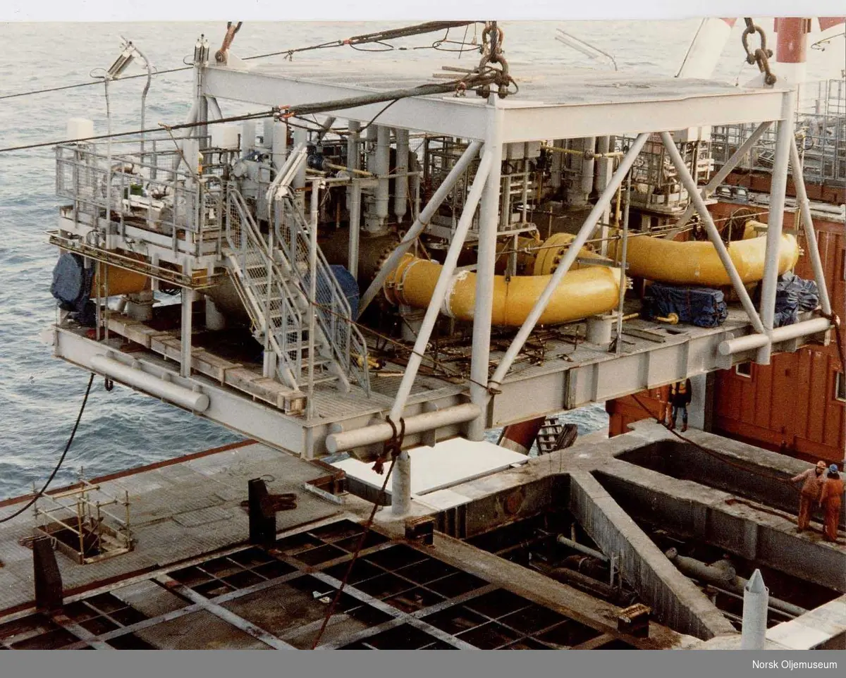 Valve manifold skid being installed 25.12.1982