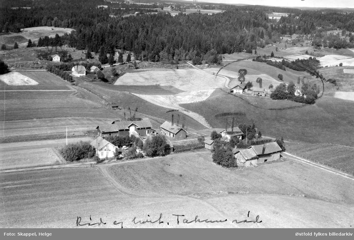 Haugen gård  i Skiptvet, flyfoto 17. august 1949.