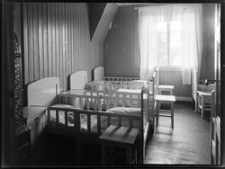 Barnehjemmet i Sponvika ved Halden. 1930. Sovesalinteriør me