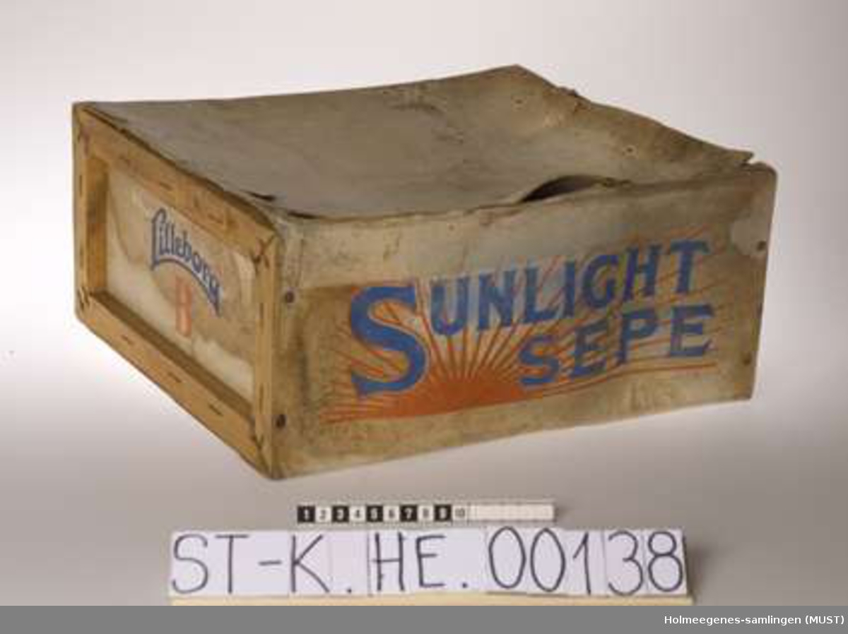 Pappeske som har inneholder Sunlightsåpe fra Lillleborg.