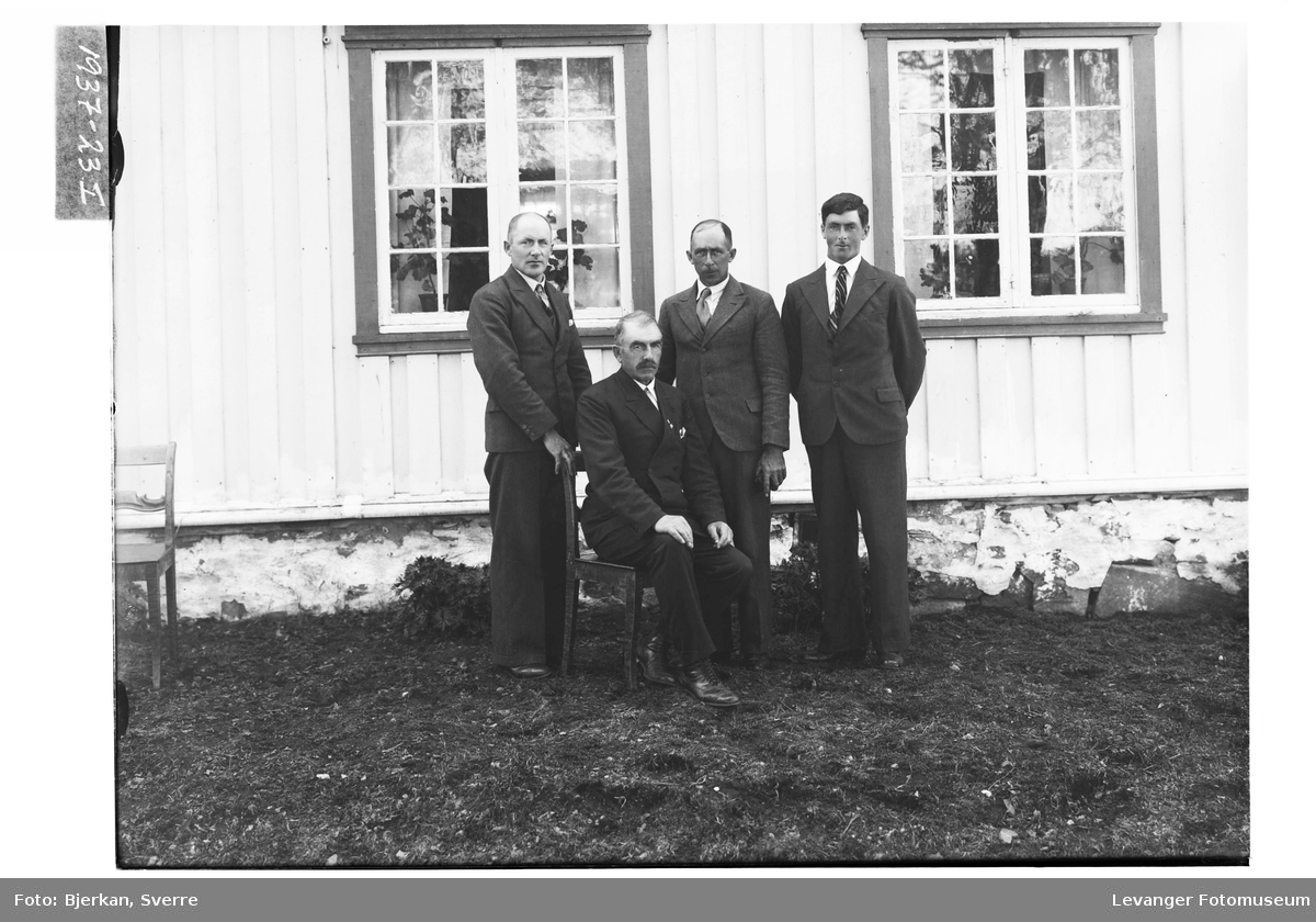 John Segtan med sine sønner, Henrik, Sverre og Arve Segtan