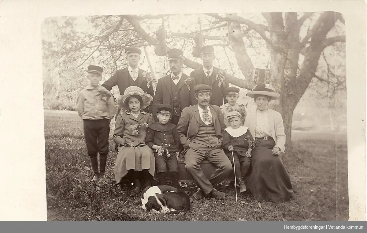 Gruppbild i Höglycke cirka 1912. 

Fröderyds Hembygdsförening