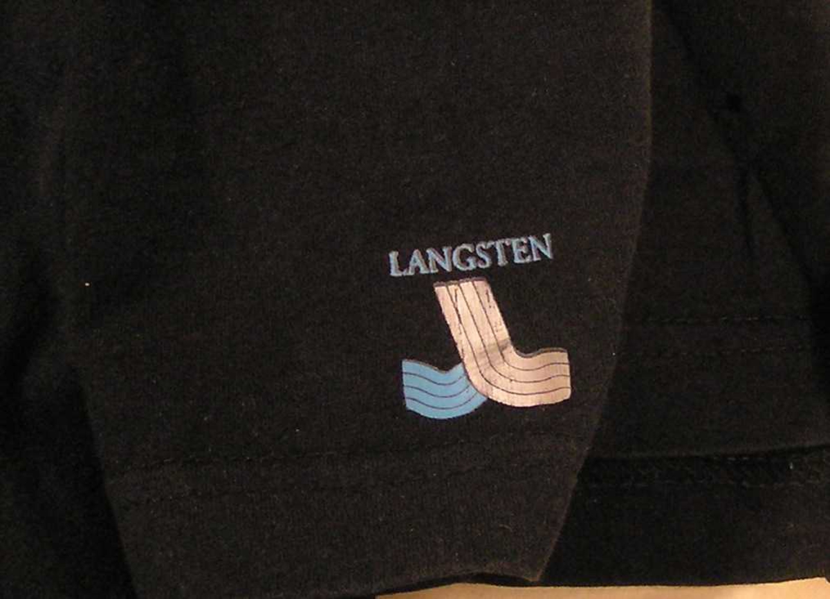 Fire skip laget av Langsteingruppen. Logo på armen.