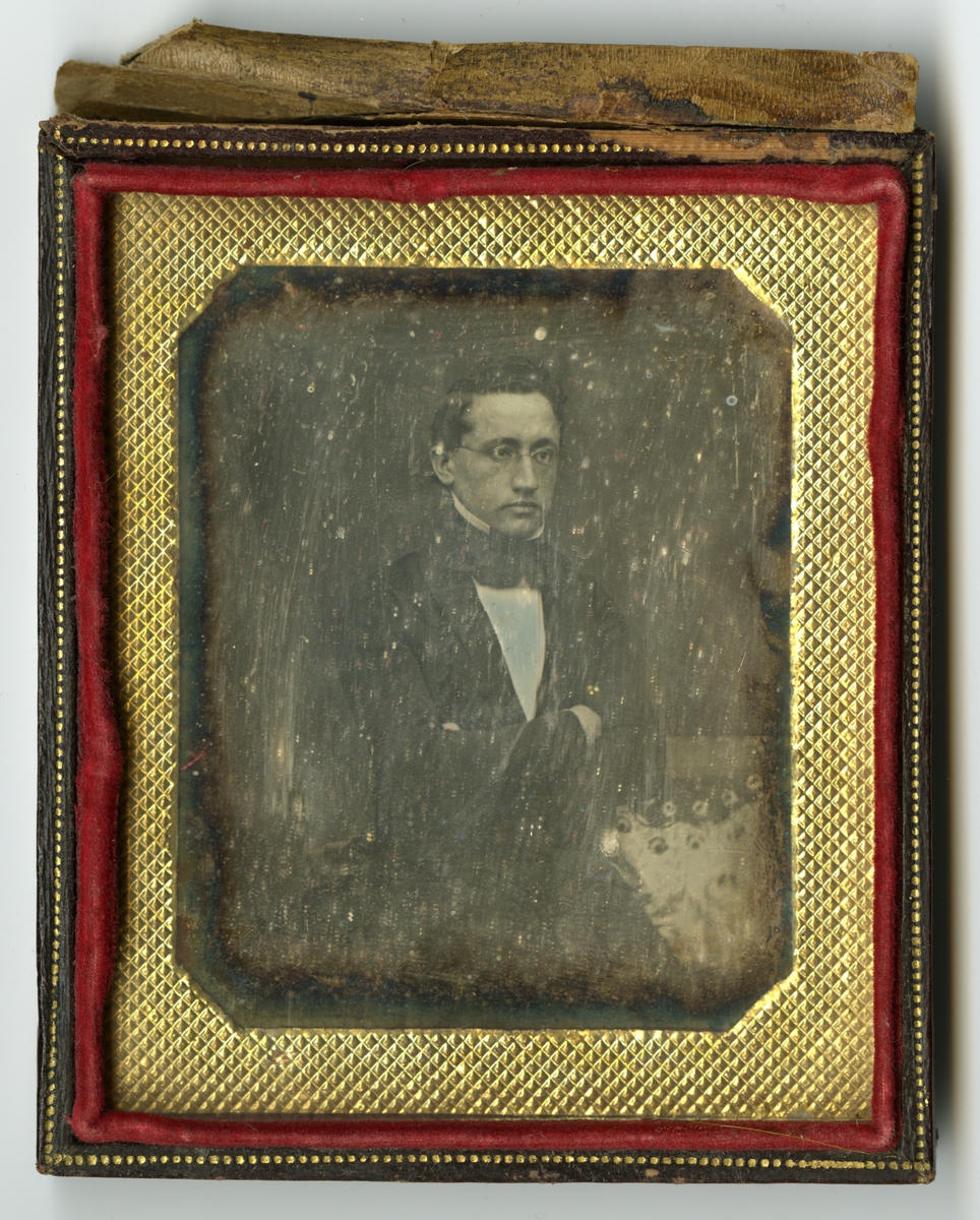 Daguerrotype i form av portrett av mann
