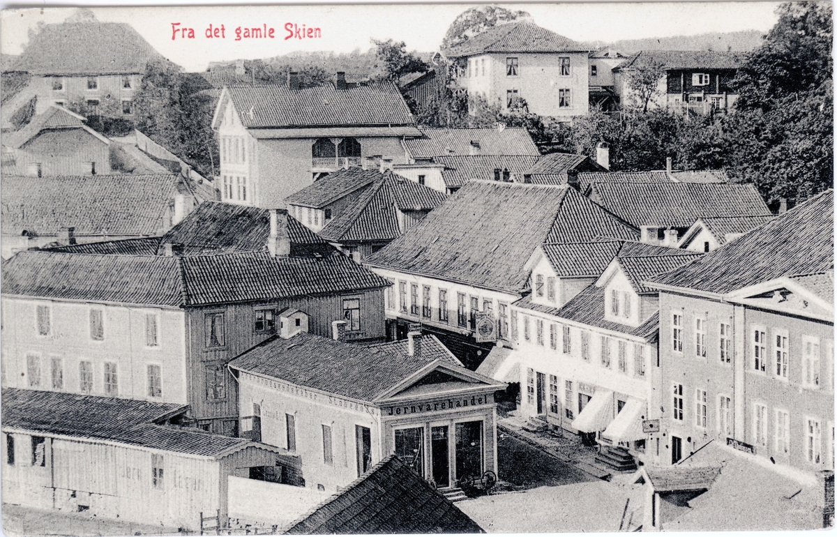 Fra det gamle Skien før bybrannen 1886. Telemarksgaten fra kirketårnet.