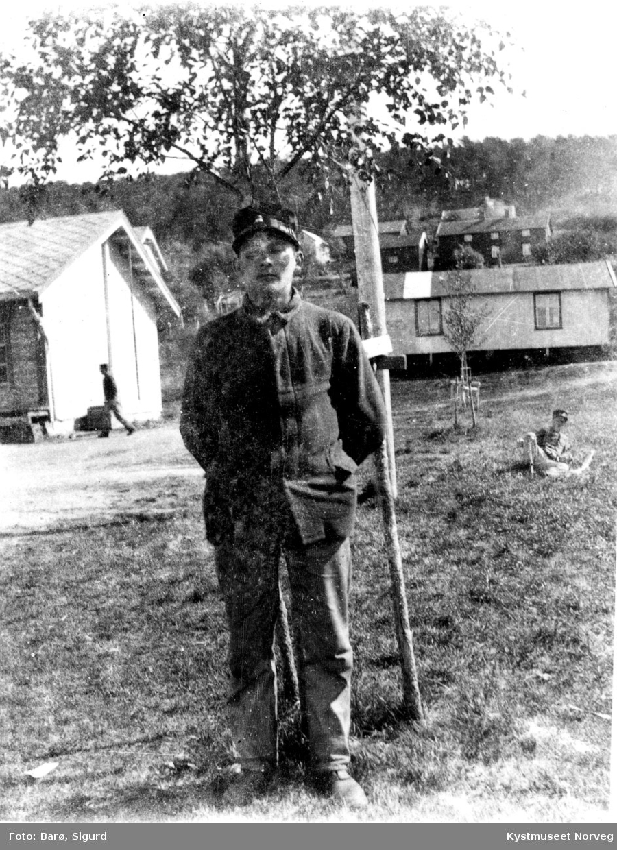 Ole Vedvik i militæruniform ved Steinkjersannan i Steinkjer