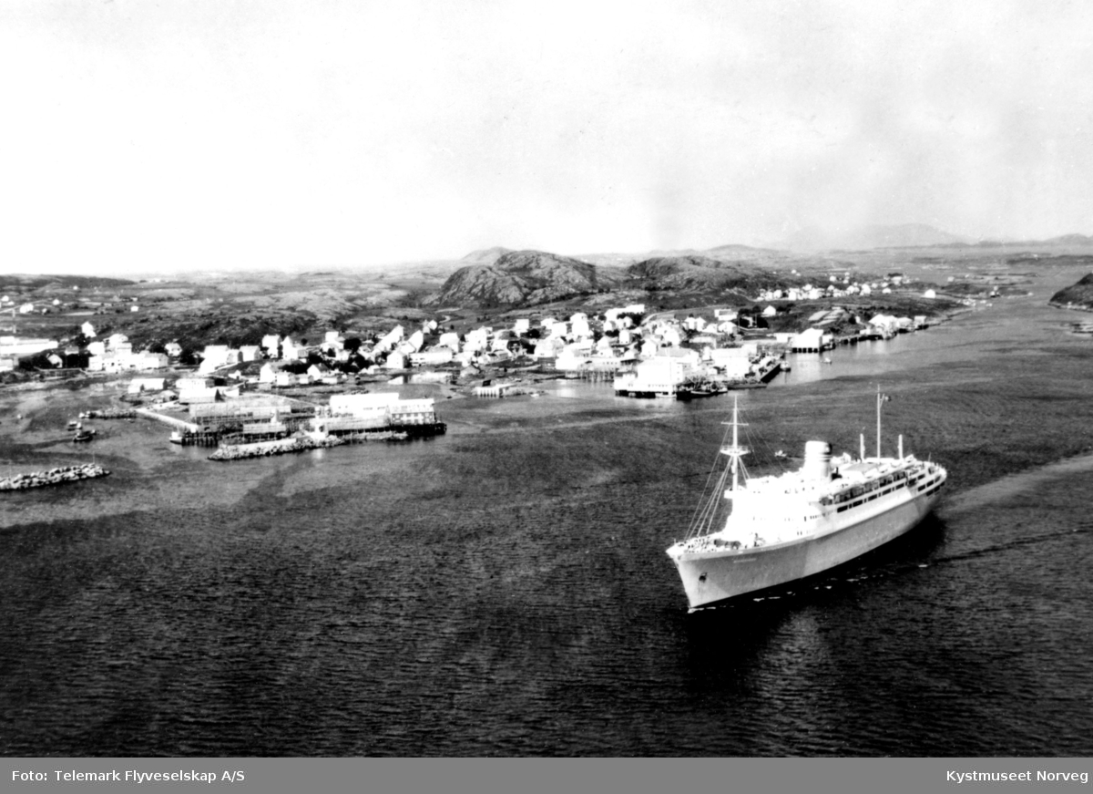 Nærøysundet ved Rørvik, flyfoto