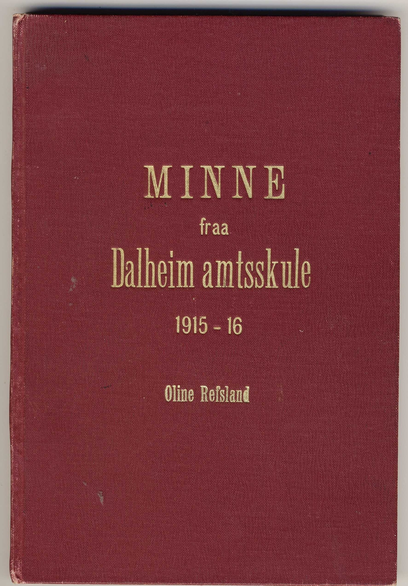 Rødbrun minnebok spesialllaget for Dalheim amtsskule. linjerte ark. I svært god stand alderen tatt i betraktning. 