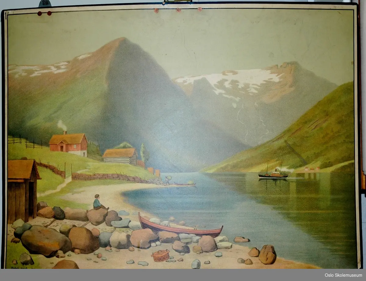 En vestlandsfjord med en båt. I forgrunnn sitter en gutt ved et naust.