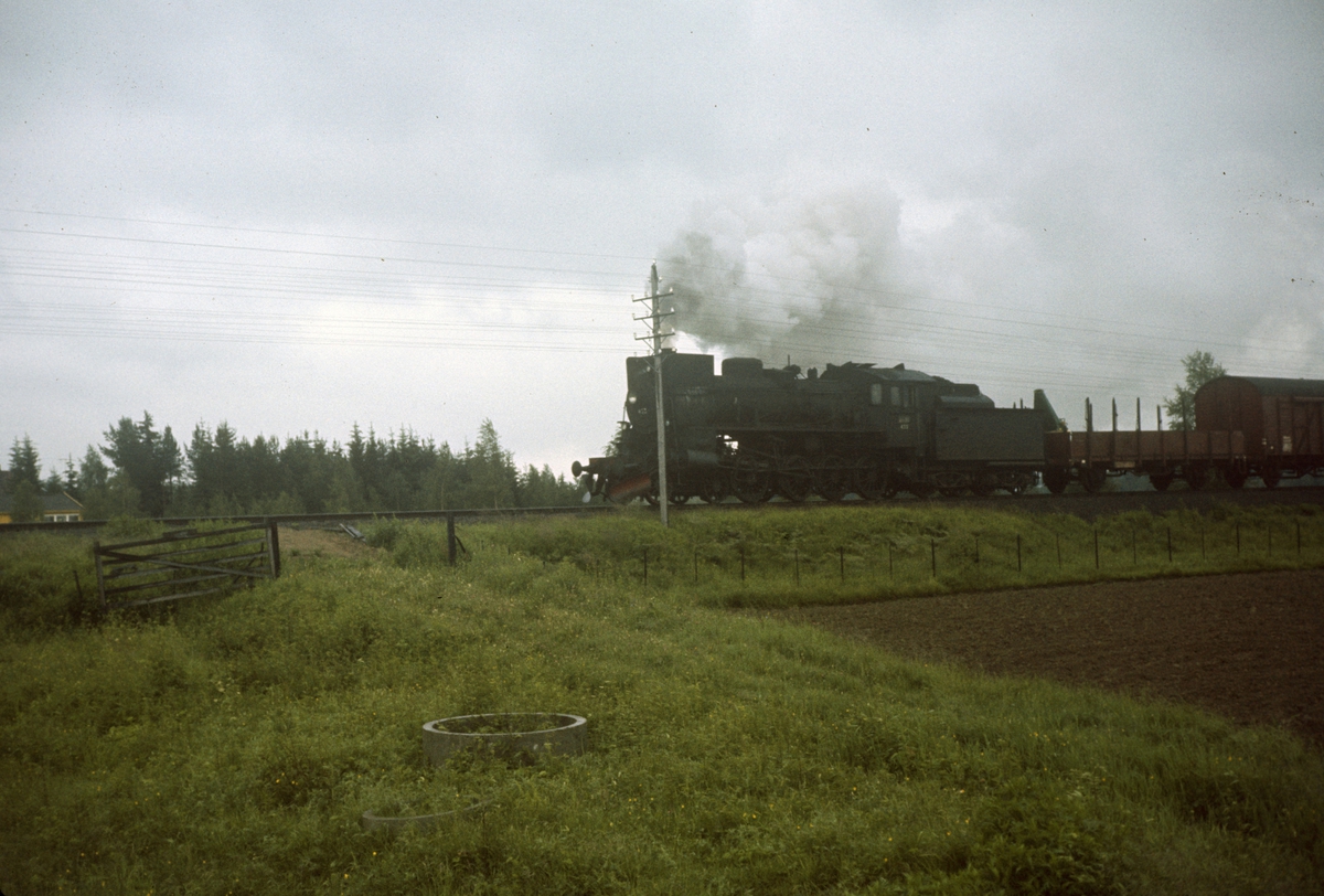 Godstog på Solørbanen trukket av damplok type 26c nr. 433.