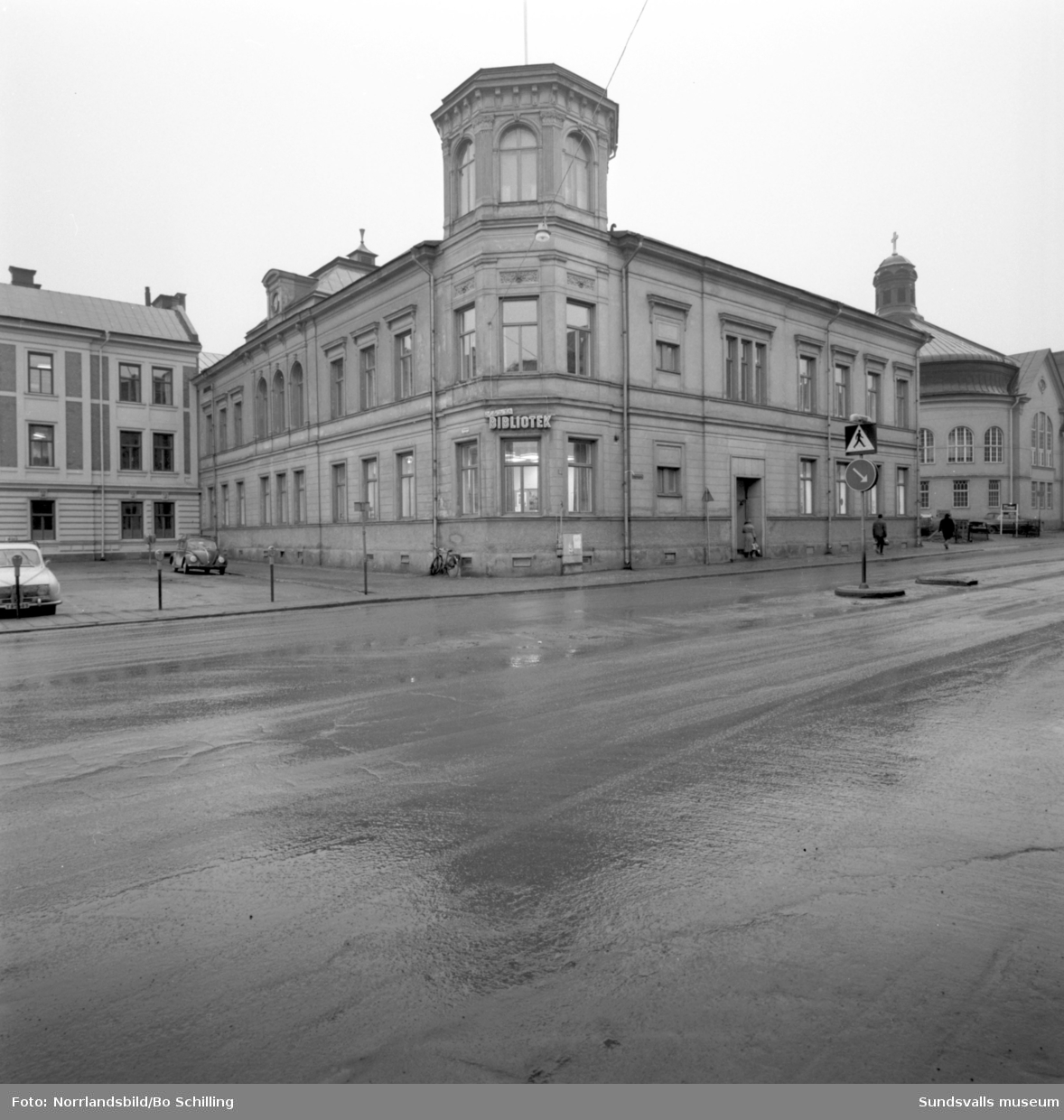 Exteriörbild av Sundsvalls stadsbibliotek på Köpmangatan 15.