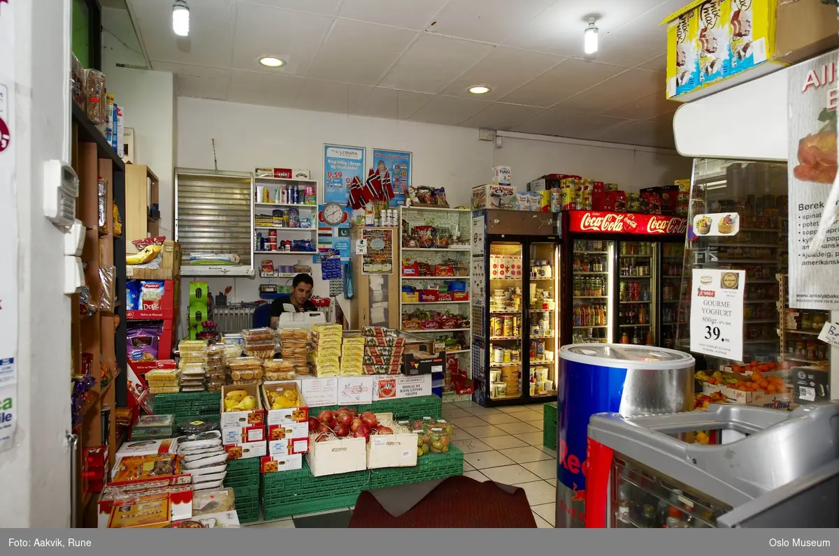Torggata, Iranean Import, butikk, vareutvalg, norske flagg, grønnsaker, frukt, innehaver