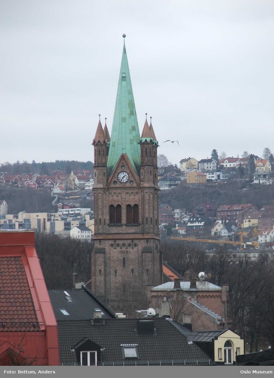 Islam, moske Central Jamaat-e Ahl-e Sunnat Norway, eksteriør, kuppel, minaret, halvmåne, utsikt, glass, betong, stål.