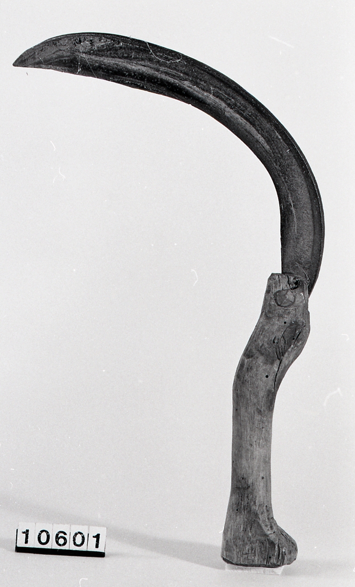 Form: jern, halvmåneformet
