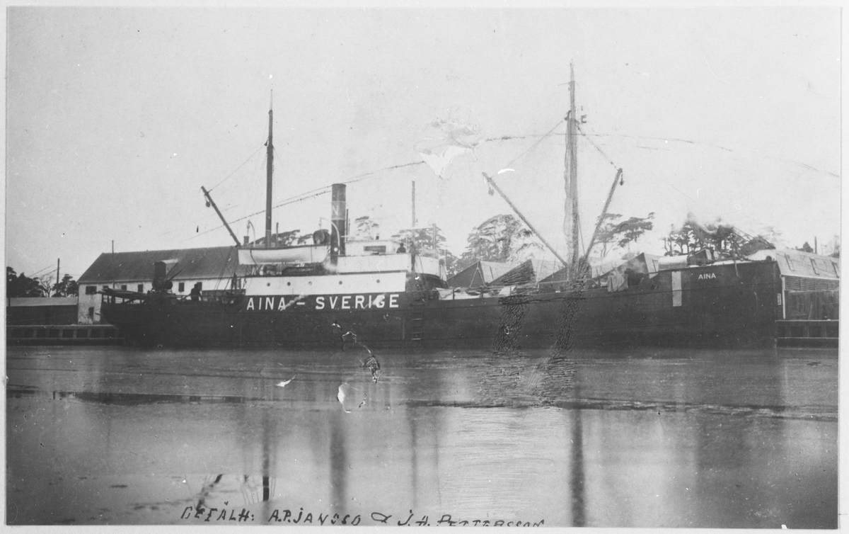 Lastfartyget AINA av Norrtälje.