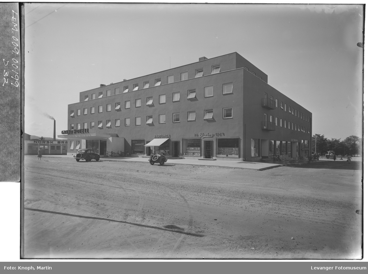 Grand Hotell, 1950  V