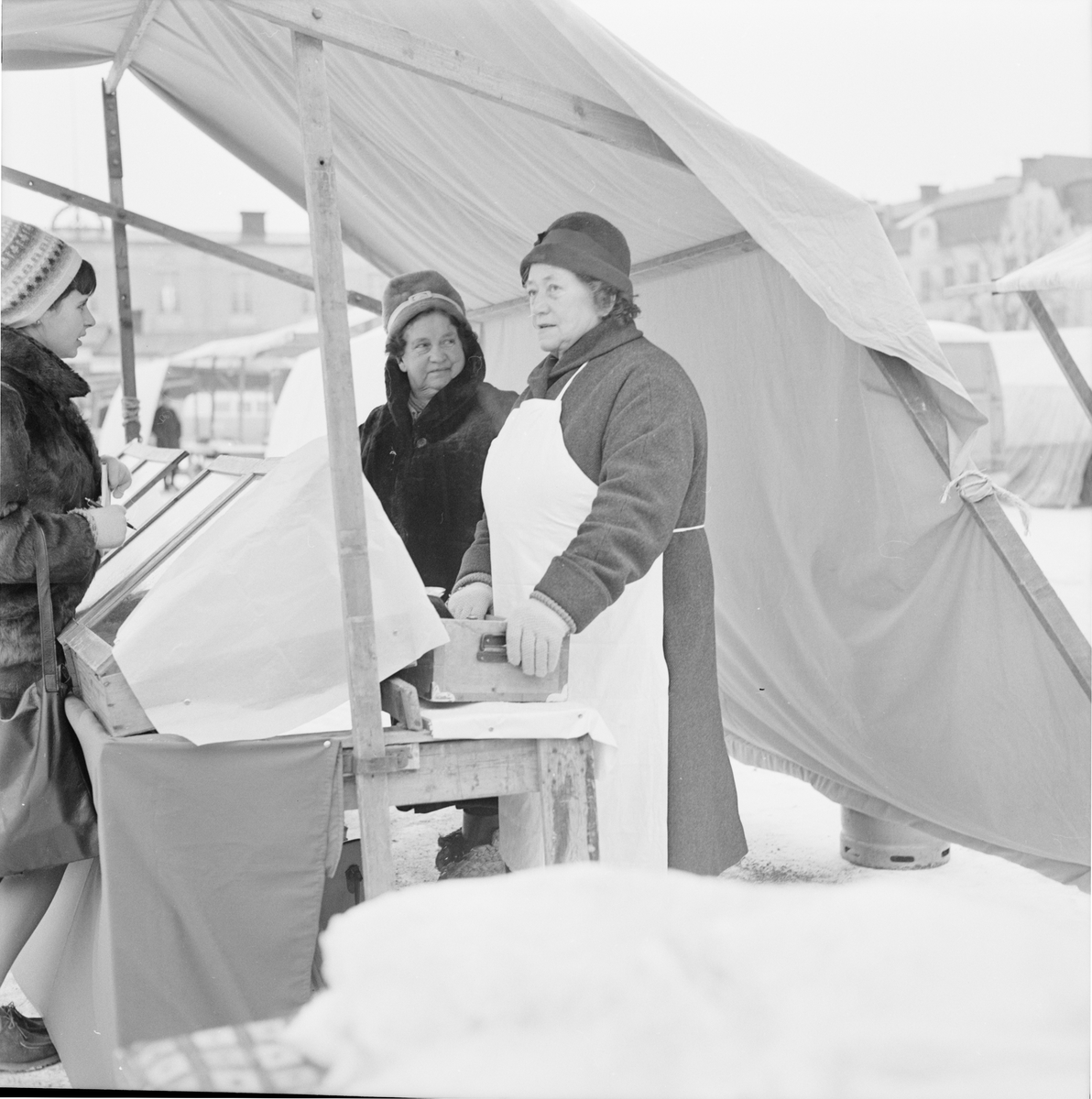 Distingsmarknad, karamellförsäljning på Vaksala torg, Uppsala 1964