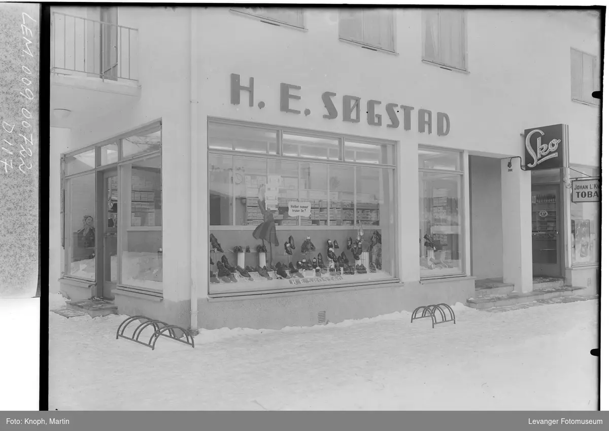 H.E. Søgstads skobutikk på Steinkjer  I