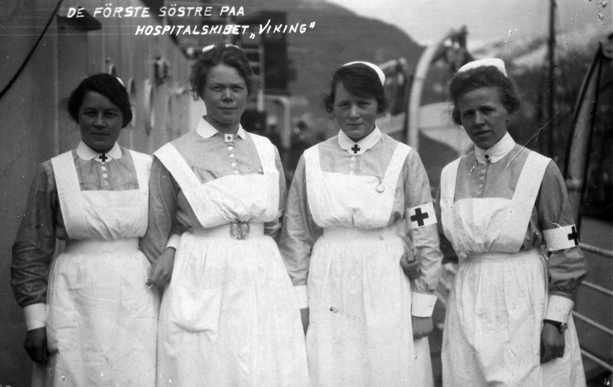 Postkort med de første sykepleierne på hospitalskipet "Viking" som motiv.