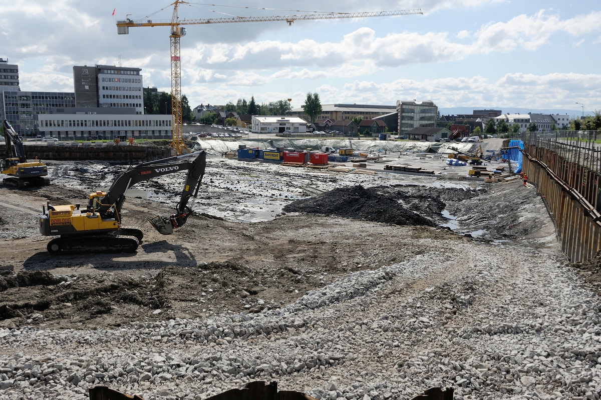 Utbyggingen av CC-stadion, byggeplass, anleggs virksomhet, byggekraner.