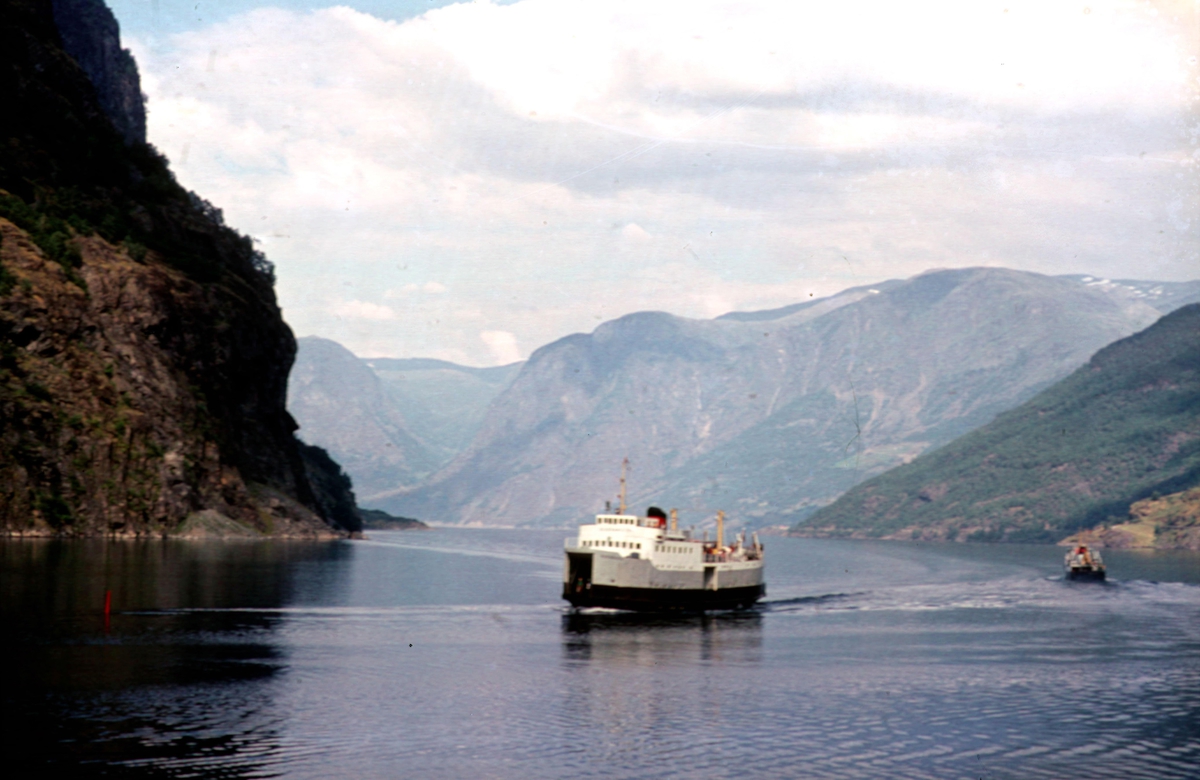 Aurlandsfjorden med båt.