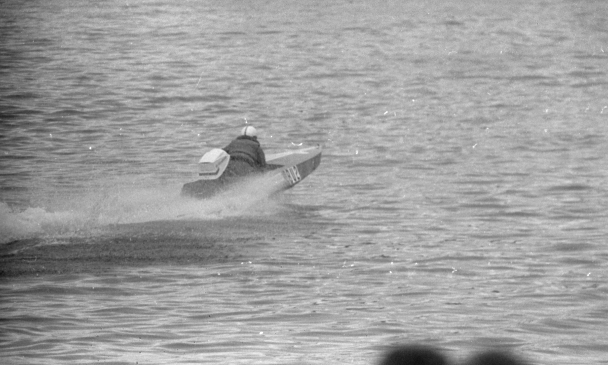 17. mai - 1971.  Del 1 av 7. Roing. Båt-racing.