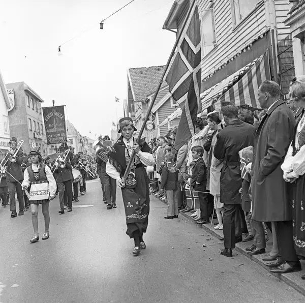 17. Mai - 1970. Del 1 Av 4. Barne- Og Russe-tog. - Haugalandmuseet ...